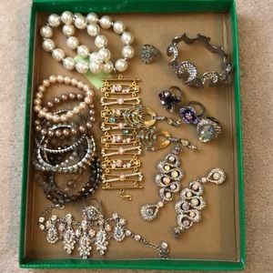 Costume Jewelry - lot